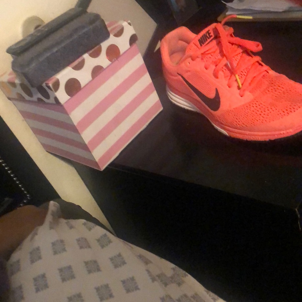 Running shoes - Picture 3 of 3